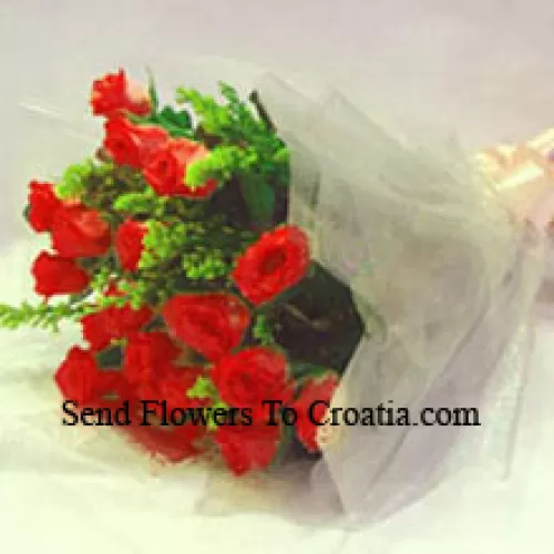 Bouquet de 11 roses rouges avec des remplisseurs